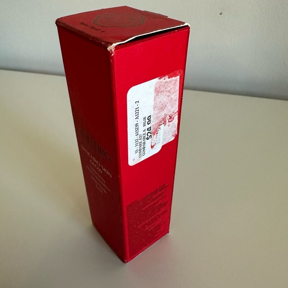 Shiseido Synchro Skin Glow Luminizing Fluid Foundation in Rose 30ML - Picture 3 of 6